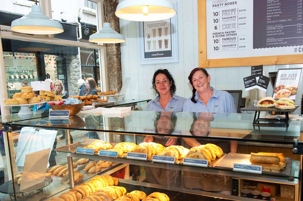 england_cornwall_pasty_shop-1000x664