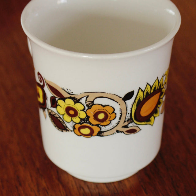 【再入荷】ヴィンテージ食器で暮らしに彩りを添える。【J&G MEAKIN】イギリス製ビンテージ・カップ&ソーサー【フラワー柄】レトロ食器アンティーク雑貨ブロカント002113b
