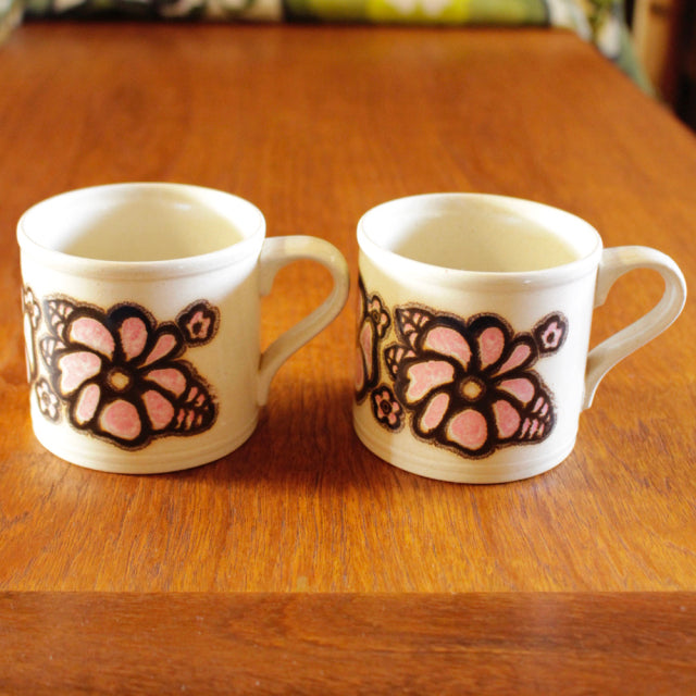 ヴィンテージ食器で暮らしに彩りを添える。イギリス製【Kiln Craft社製】ビンテージ・マグカップ2個セット【花柄】食器アンティーク雑貨ブロカント004177