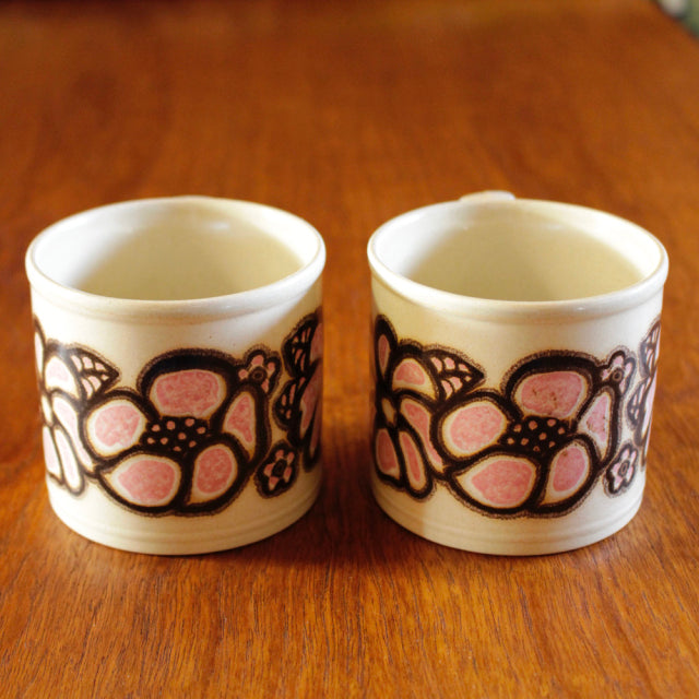 ヴィンテージ食器で暮らしに彩りを添える。イギリス製【Kiln Craft社製】ビンテージ・マグカップ2個セット【花柄】食器アンティーク雑貨ブロカント004177