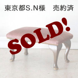 身も心も癒されませんか？　猫脚×上品ピンクの王道コンビ。英国製アンティークフットスツール・オットマン・ビンテージ家具009048