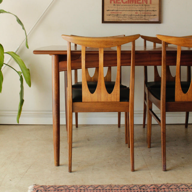 Set of four British mid-century G-Plan dining chairs in vintage teak, featuring curved backrests with distinctive cut-out.