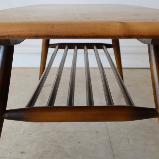アーコール（Ercol）無垢コーヒーテーブル・マガジンラック付き【ブラウン】商品番号【021081】