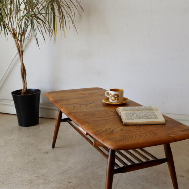 アーコール（Ercol）無垢コーヒーテーブル・マガジンラック付き【ブラウン】商品番号【021081】