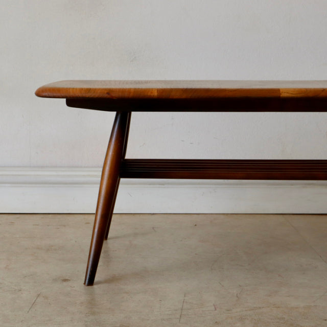 アーコール（Ercol）無垢コーヒーテーブル・マガジンラック付き【ブラウン】商品番号【021081】