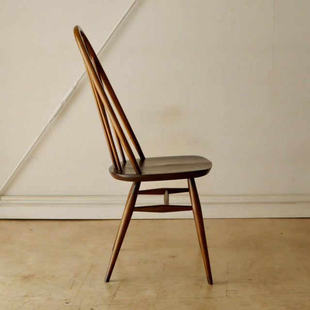 Mid-century British ERCOL Quaker dining chair in polished teak with slender spindle back and tapered legs.