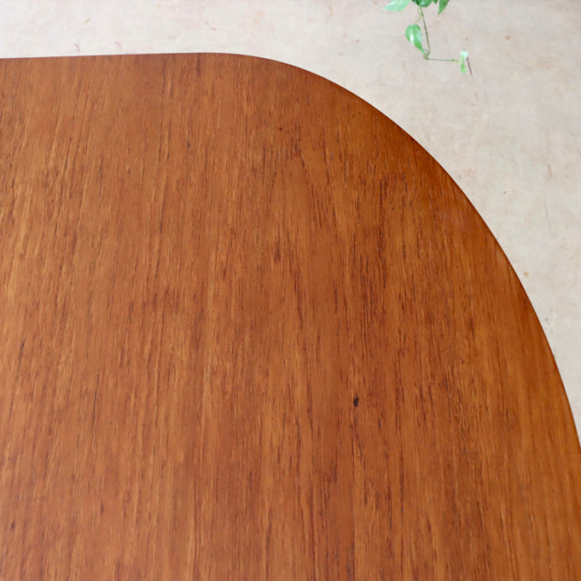 Oval vintage teak dining table top with smooth grain, mid-century British Denmark design.