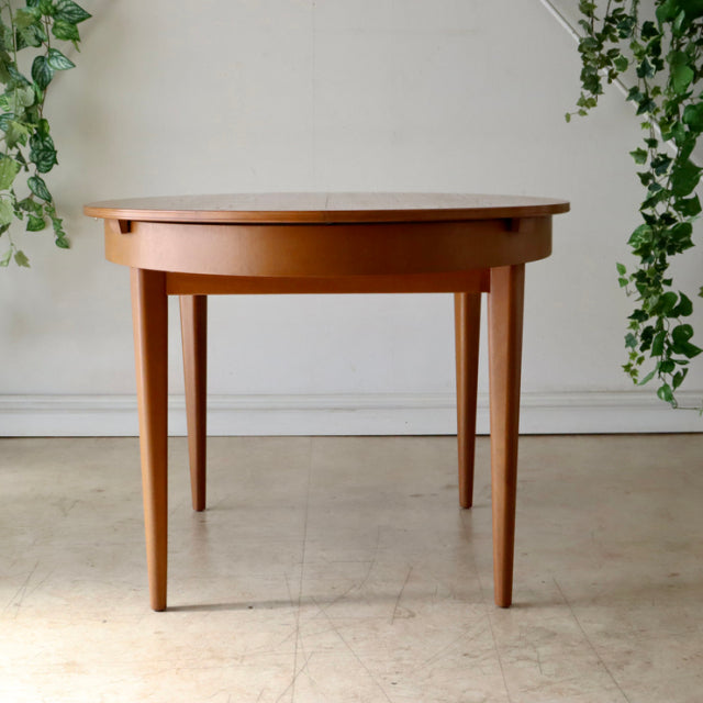 Vintage teak mid-century dining table by GREAVESandTHOMAS, British design with tapered legs and smooth oval top.