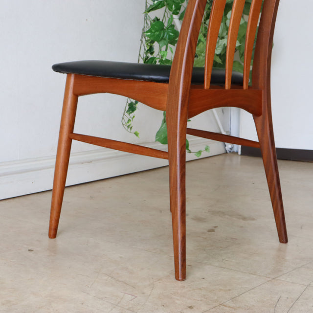 Pair of vintage mid-century Danish teak dining chairs by Koefoeds Hornslet with black leather seats and elegant curved back.