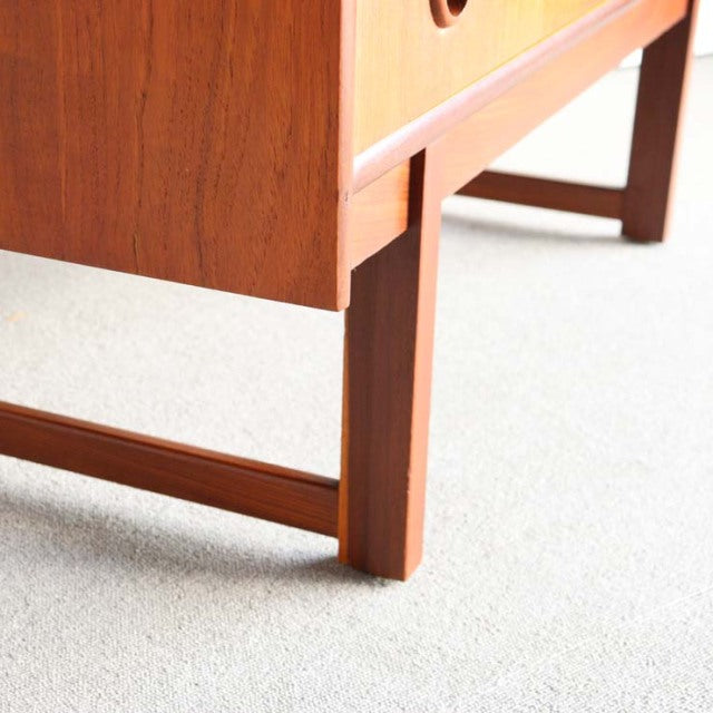 H様専用　ニッチを極めるとはこういうことですか！？　ターニッジTURNIDGE社のディスプレイキャビネット　商品番号25010