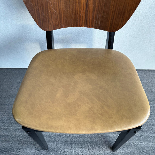 武骨な感じが良い。座面の色も良いんです！　Vintage Chair 1950's　商品番号23145a