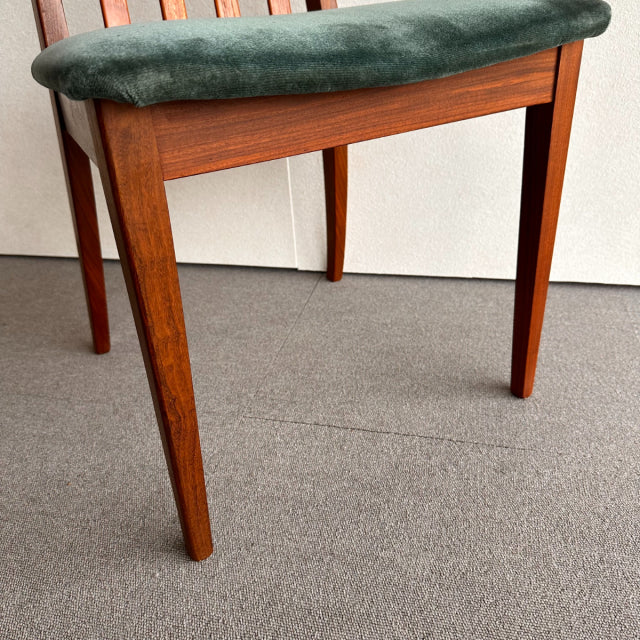 Mid-century British G-PLAN dining chair with teak legs and textured green upholstered vintage seat.