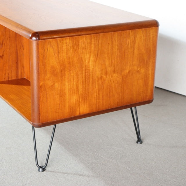 MEREDEW製テレビボード　　アイアンレッグカスタムチーク材1960~70s　ItemCode-26084