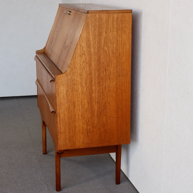 【サトクリフ親方の色が濃く出ております】　SUTCLIFFE OF TODMORDEN 　ビューロー　商品番号26140
