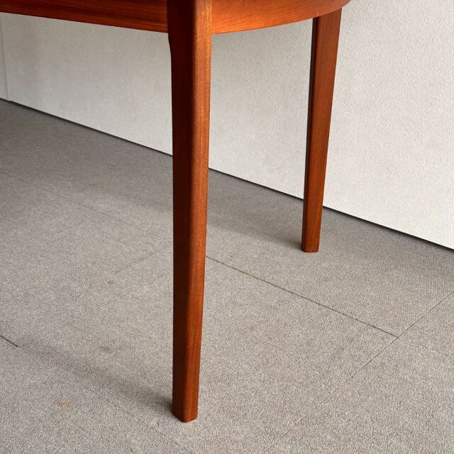 Mid-century British vintage teak oval dining table leg with smooth wood grain and tapered design from Denmark.