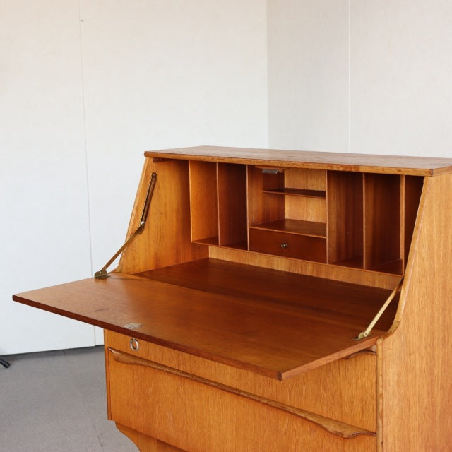 【サトクリフ親方の色が濃く出ております】　SUTCLIFFE OF TODMORDEN 　ビューロー　商品番号26140