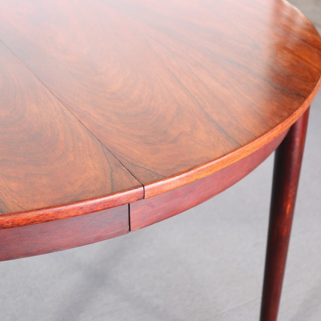 デンマーク製ラウンドダイニングテーブル　   【親方が語る円形の起源】 ItemCode-30044