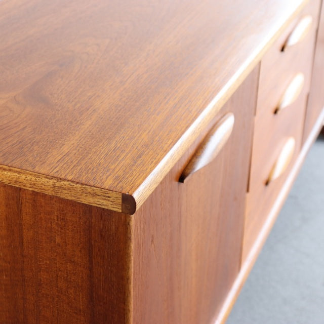 オースティンスイートAUSTINSUITE製サイドボード　　【オースタイン親方、久しぶりの本気を出して作った逸品！？】　ItemCode-27050