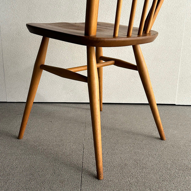 こっちのアーコール　ERCOL フープバックチェア　商品番号25113a