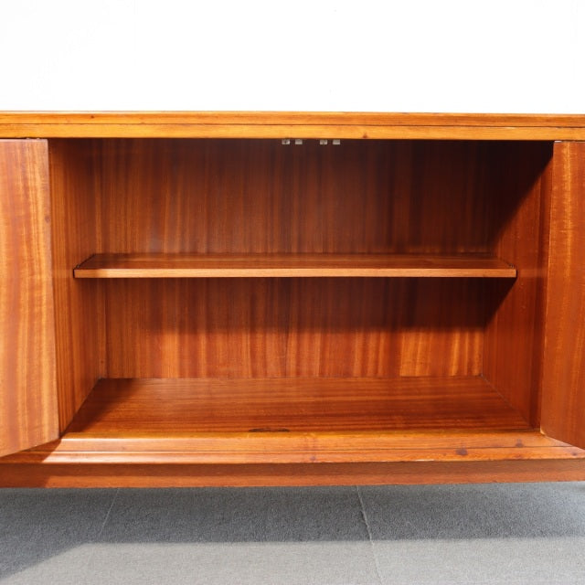 チーク材の英国ヴィンテージサイドボード　取っ手は真鍮　Mサマ専用【独り言長めの親方】　ItemCode-27179