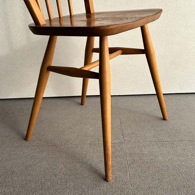 こっちのアーコール　ERCOL フープバックチェア　商品番号25113d