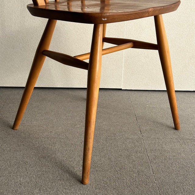 こっちのアーコール　ERCOL フープバックチェア　商品番号25113e
