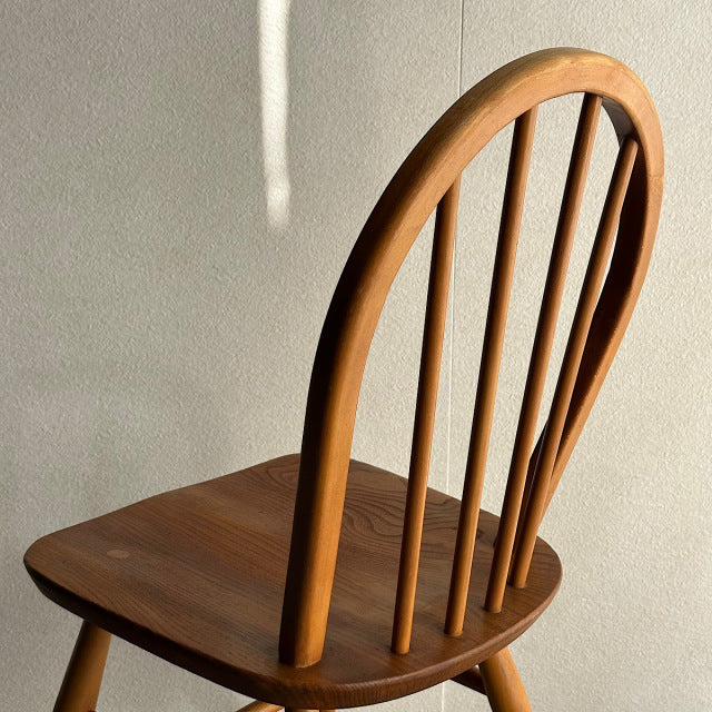 こっちのアーコール　ERCOL フープバックチェア　商品番号25113e