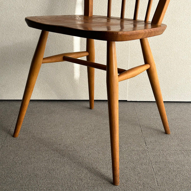 こっちのアーコール　ERCOL フープバックチェア　商品番号25113e