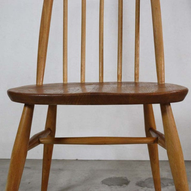 Vintage British Ercol Quaker dining chair in teak with curved spindled back and tapered legs, mid-century design.