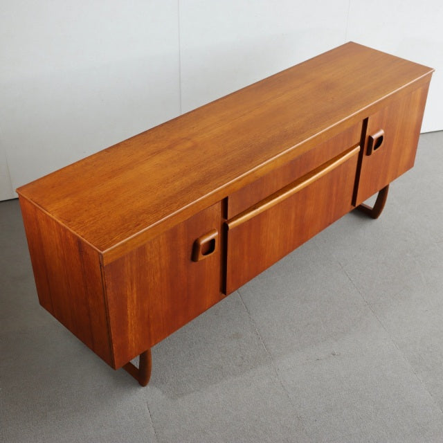 ビューティリティBEAUTILITYサイドボード　「サドフスキー親方はこんな人　エピソードゼロ」　ItemCode-26133