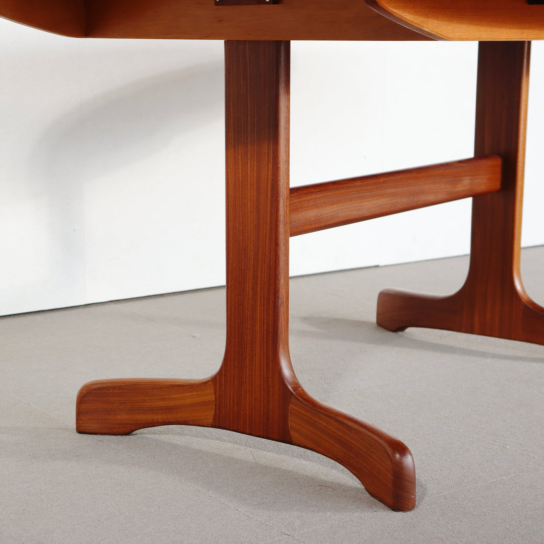 【comingsoon!】 G PLAN OVAL WHALE FIN DINING TABLE ItemCode-DAWN41