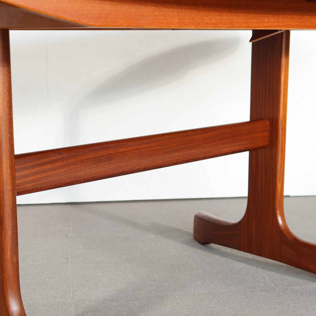 【comingsoon!】 G PLAN OVAL WHALE FIN DINING TABLE ItemCode-DAWN41