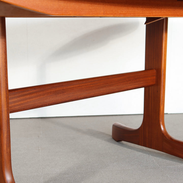 【comingsoon!】 G PLAN OVAL WHALE FIN DINING TABLE ItemCode-DAWN41