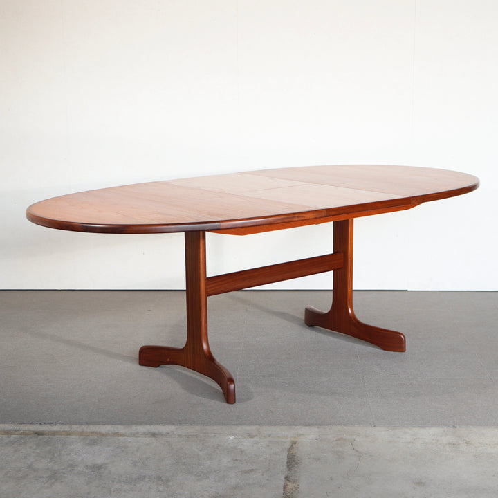 【comingsoon!】 G PLAN OVAL WHALE FIN DINING TABLE ItemCode-DAWN41