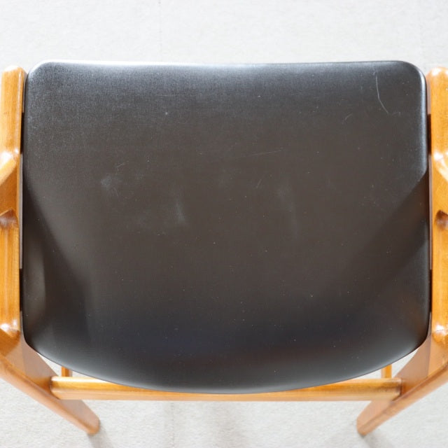 Henning Kjaernulf/model72/ダイニングチェア　デンマーク製　送料込　２脚目以降割引有　商品番号30094a