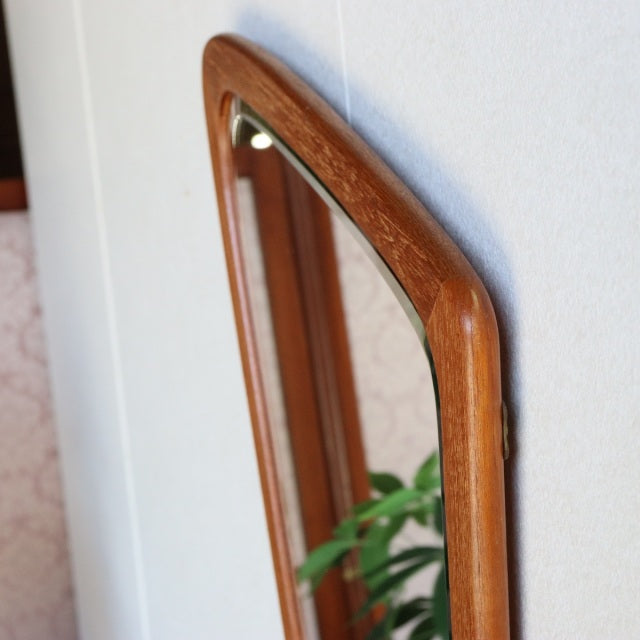 鏡。Asymmetric。　デンマーク製のチークミラー　商品番号24076