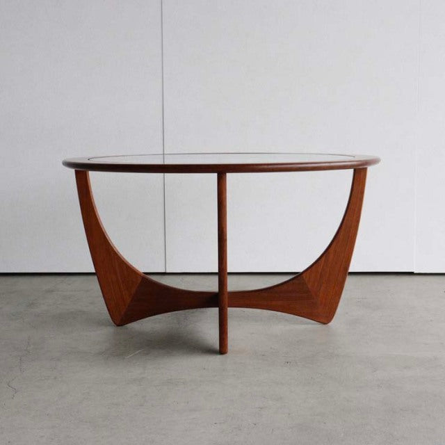 Vintage British mid-century G-Plan Astrolound coffee table with teak wood base and round glass top, sculptural curved legs.