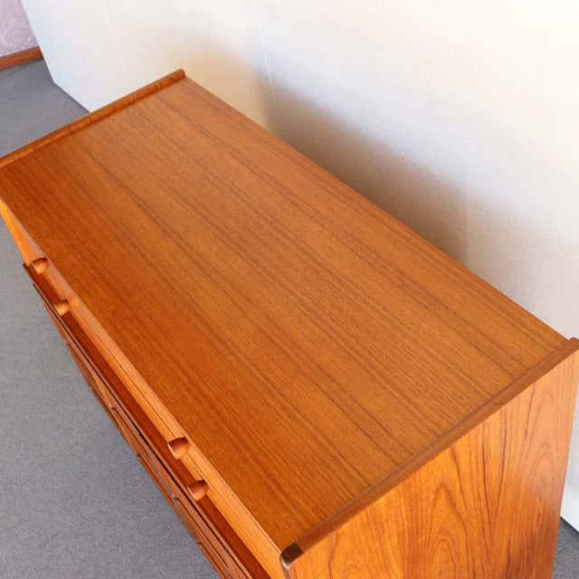 飛びつき腕ひしぎ十字固め。　ネイサンNATHANのカップボード、テレビ台にも。　商品番号25041