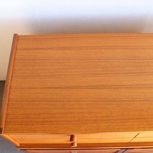 飛びつき腕ひしぎ十字固め。　ネイサンNATHANのカップボード、テレビ台にも。　商品番号25041
