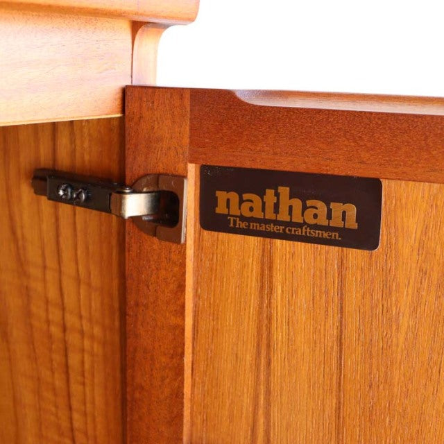 飛びつき腕ひしぎ十字固め。　ネイサンNATHANのカップボード、テレビ台にも。　商品番号25041