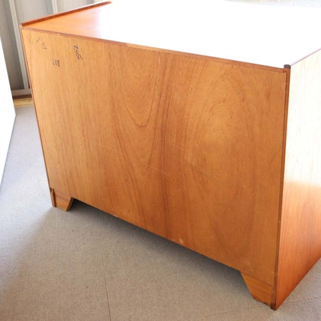 飛びつき腕ひしぎ十字固め。　ネイサンNATHANのカップボード、テレビ台にも。　商品番号25041