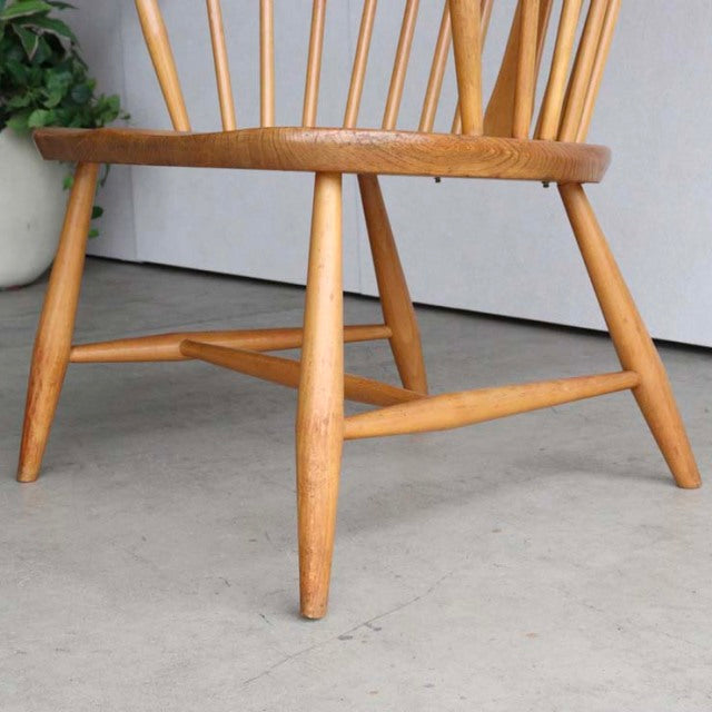 プーさんも座りたがる椅子職人のための椅子。出てこいやっ！　アーコールERCOL911 チェアメイカーズチェア 　商品番号【25016】