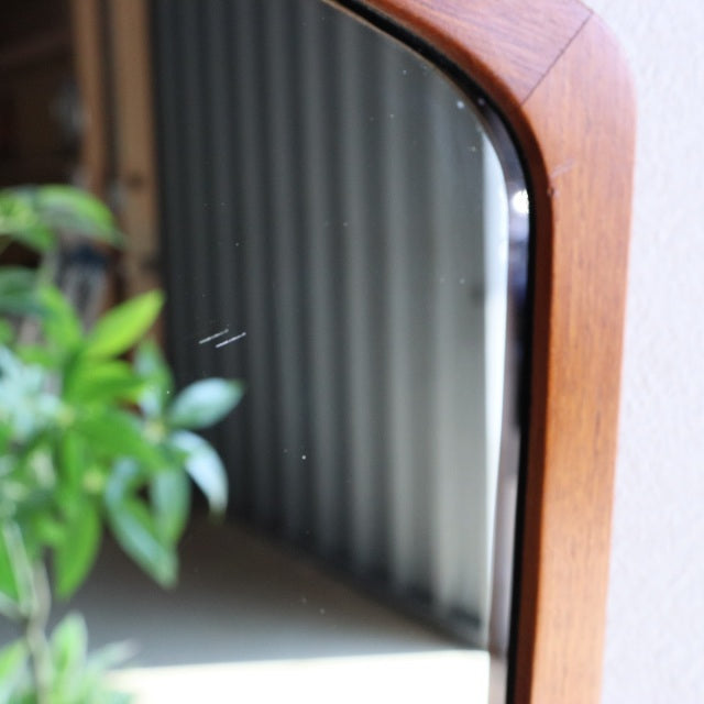鏡。Asymmetric。２。　デンマーク製のチーク材ミラー　商品番号24077