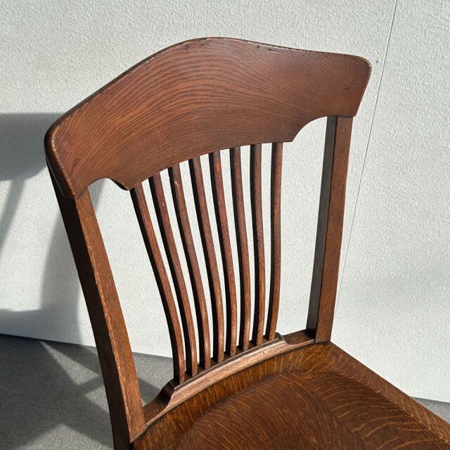 いす。　100年前のオーク材のアンティークチェア　商品番号24050