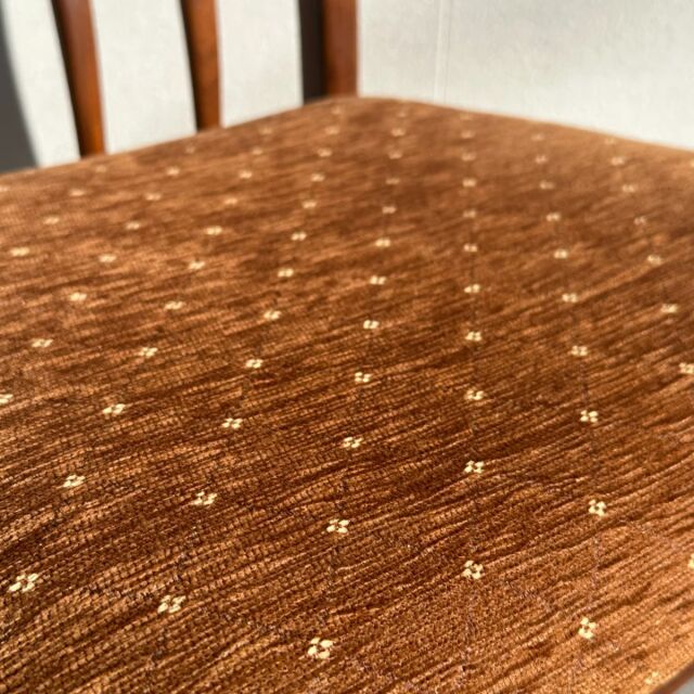 いす。　栗皮茶。　ヤンガーYOUNGERチーク材　ダイニングチェア　商品番号25131a