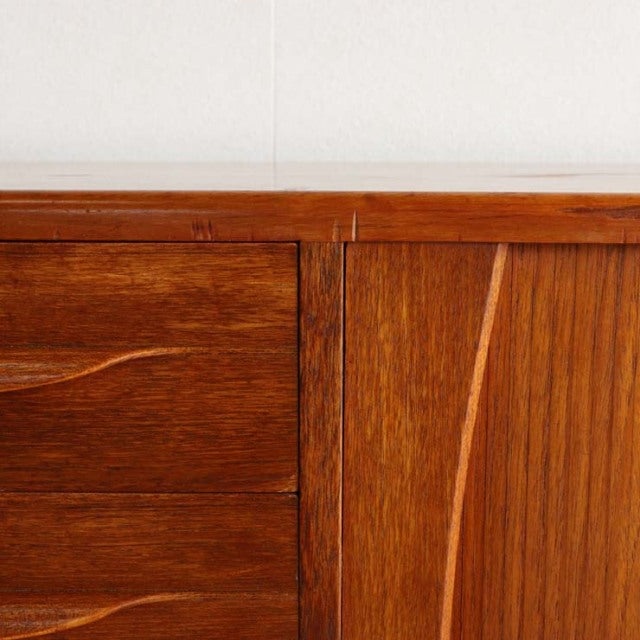 北欧ヴィンテージの名作　Johannes Andersen サイドボード　デンマーク製　商品番号【24037】