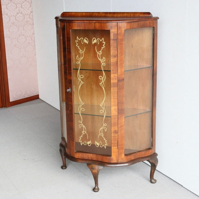 英国アンティーク チャイナキャビネット「ボーントゥビーワイルド」商品番号25028