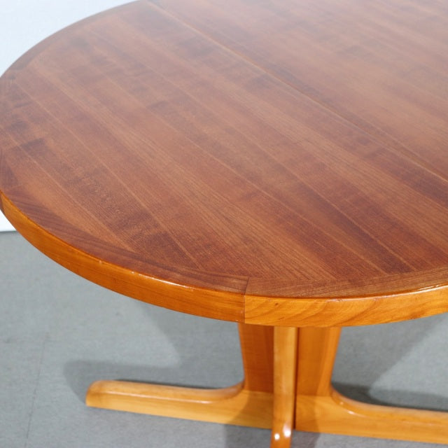 北欧デンマーク製ラウンドダイニングテーブル 【稀有】　ItemCode-SKOV65