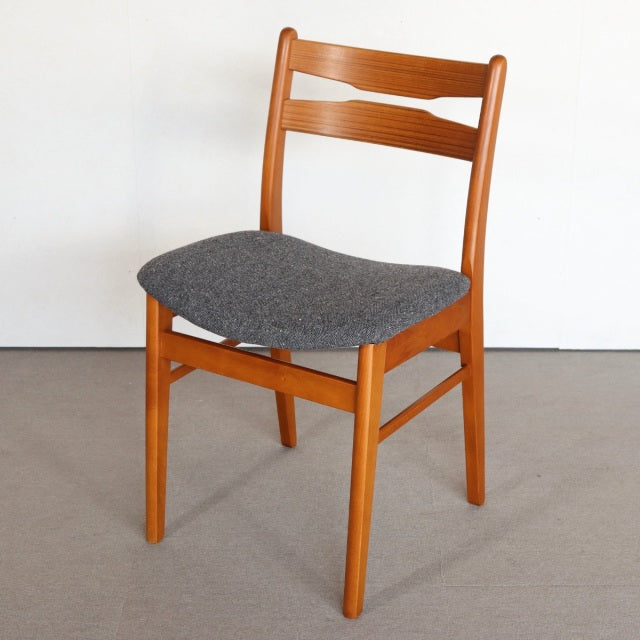 【デンマークの家具職人と尾州の生地職人が出会う】デンマーク製ダイニングチェア　送料込　２脚目以降割引有　座面張替済　商品番号30099a
