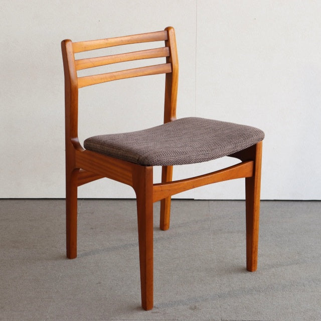 持ち帰り専用！ヴィンテージ ダイニングチェア 座面張替済 商品番号25144d